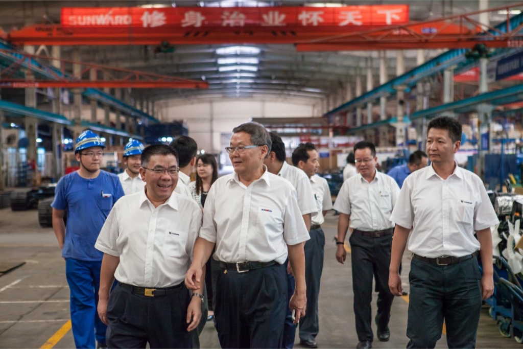 柳工集团曾光安董事长一行米兰网站_米兰(中国)智能考察交流