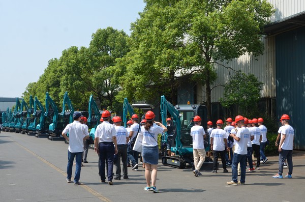 500多名挖掘机用户实地考察，为米兰网站_米兰(中国)智能点赞！