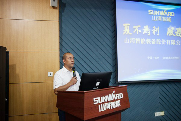 500多名挖掘机用户实地考察，为米兰网站_米兰(中国)智能点赞！