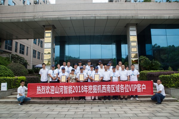 500多名挖掘机用户实地考察，为米兰网站_米兰(中国)智能点赞！
