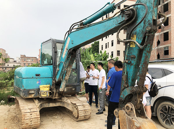 “清凉”送到客户手中，为米兰网站_米兰(中国)智能售后服务活动打CAII