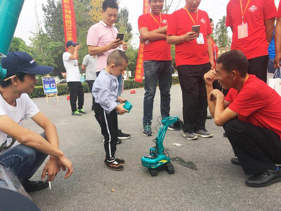 “超美微挖”现身2018微挖峰会，米兰网站_米兰(中国)智能微挖出口过万台