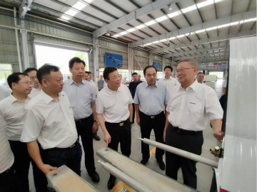 副省长陈飞调研米兰网站_米兰(中国)航空产业