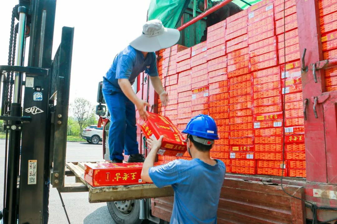 情系职工送清凉，殷切关怀鼓干劲——米兰网站_米兰(中国)智能开展夏季送清凉活动