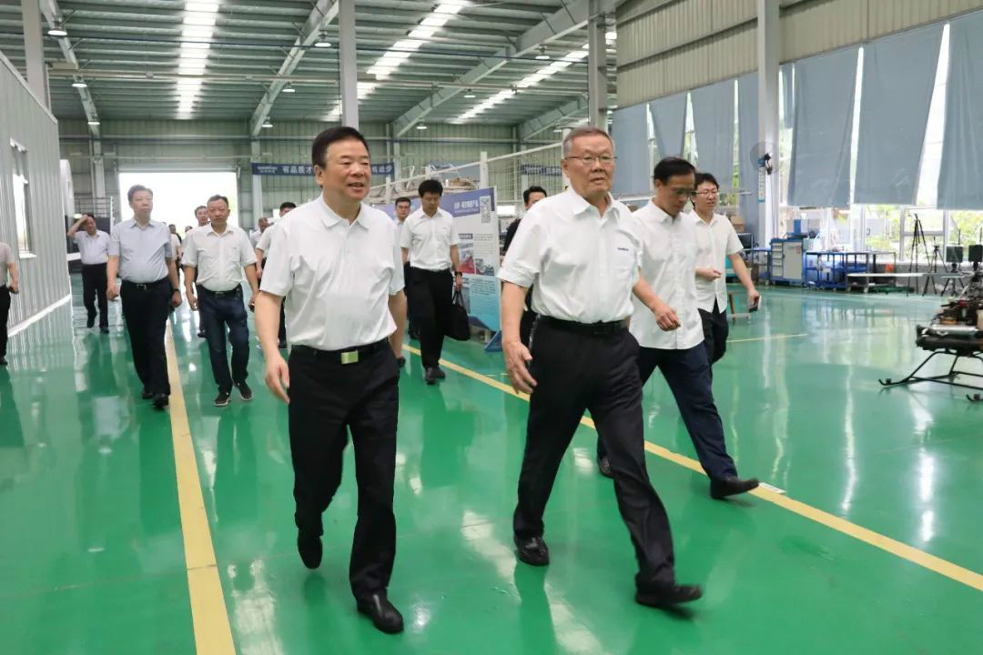 副省长陈飞调研米兰网站_米兰(中国)航空产业