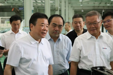 副省长陈飞调研米兰网站_米兰(中国)航空产业