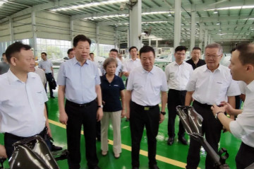 副省长陈飞调研米兰网站_米兰(中国)航空产业