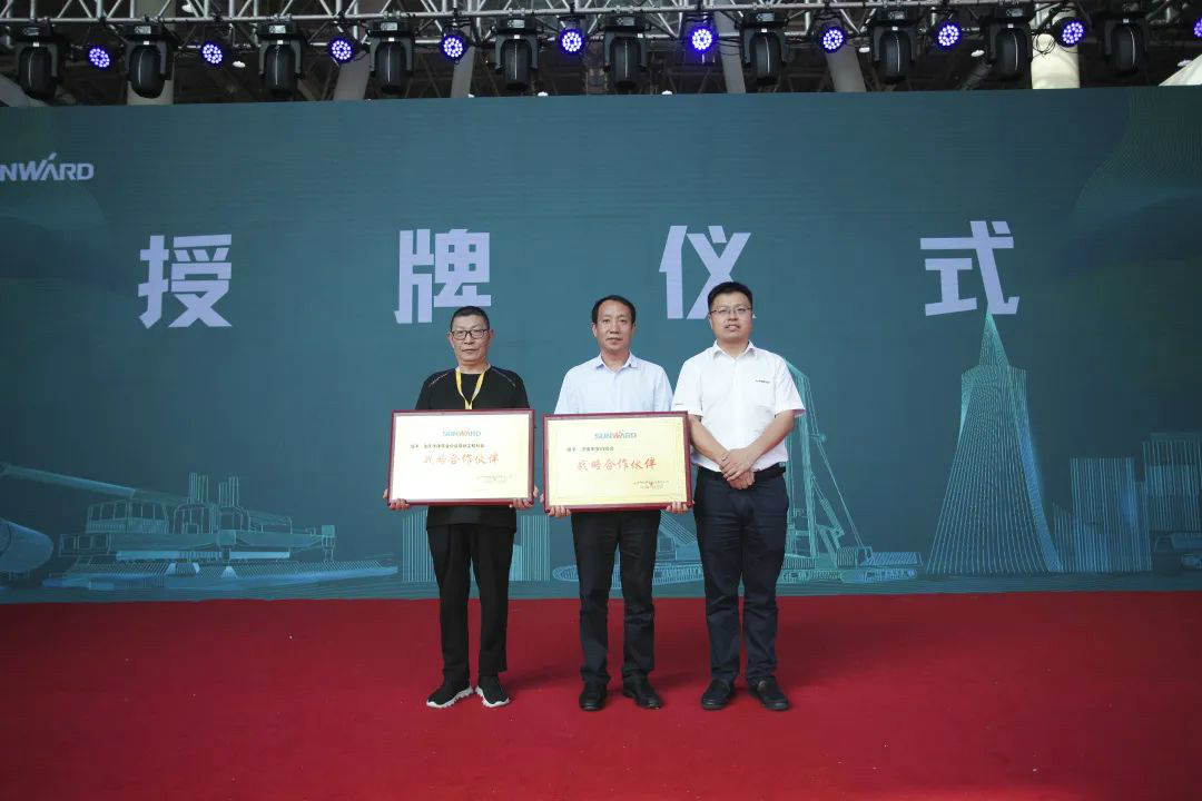 米兰网站_米兰(中国)智能全国客户交流会在深基础工程发展论坛会场举办