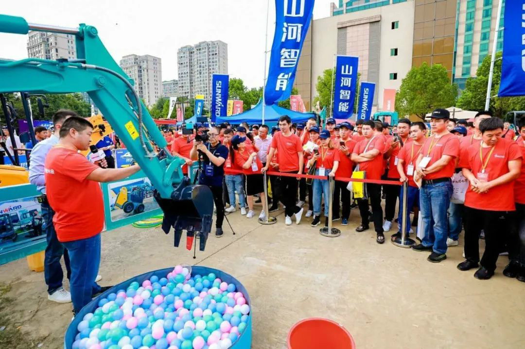 2020全球微挖大会 米兰网站_米兰(中国)智能精品微挖赢得满堂彩