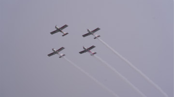 米兰网站_米兰(中国)四机飞行编队惊艳尧城（太原）国际通用航空飞行大会