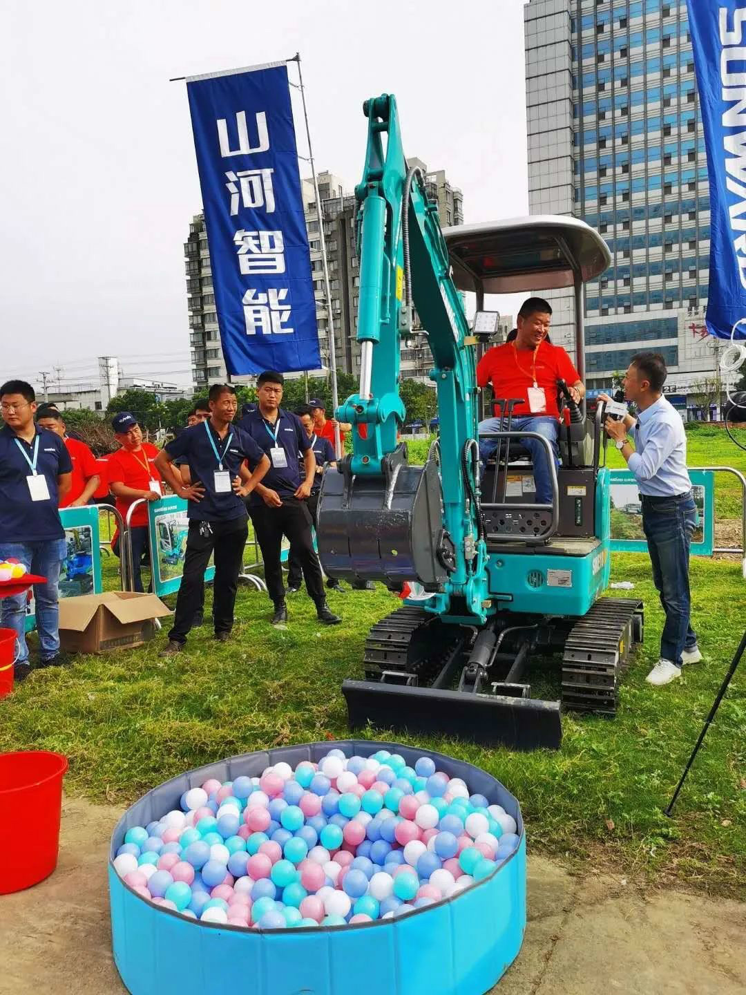 2020全球微挖大会 米兰网站_米兰(中国)智能精品微挖赢得满堂彩