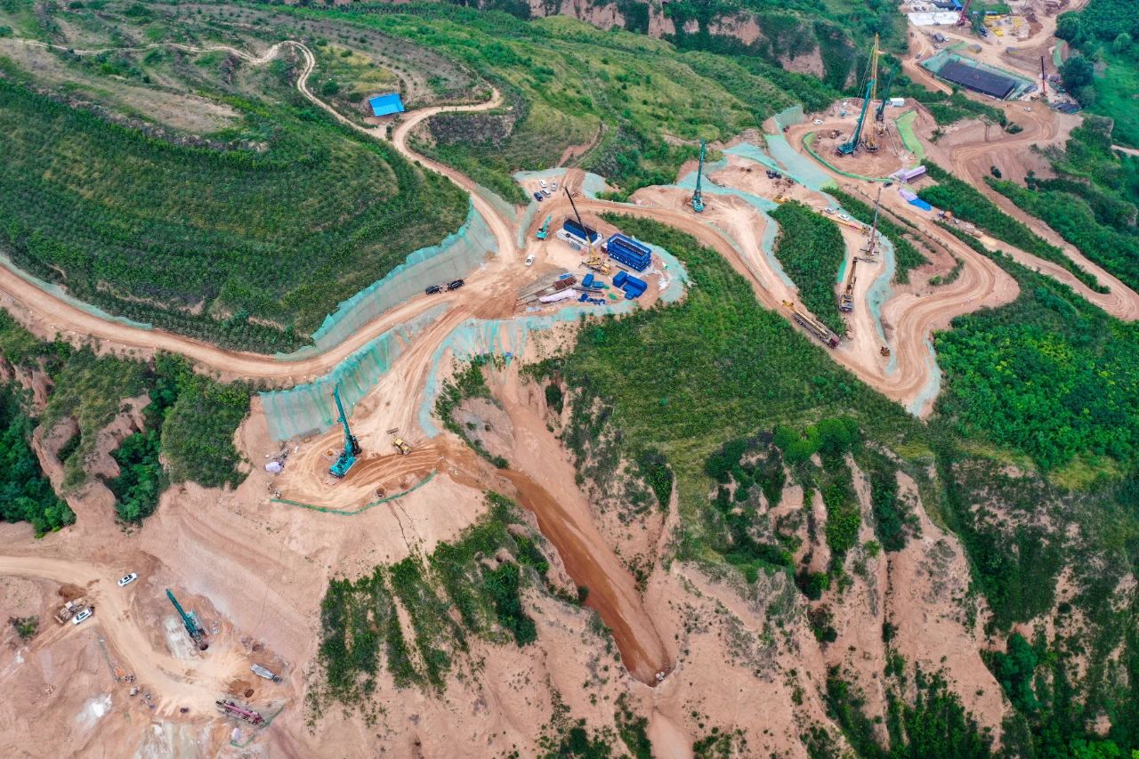 天堑施工，玉皇阁二号特大桥桩基主力军是米兰网站_米兰(中国)智能旋挖钻机 | 百年风华筑锦绣米兰网站_米兰(中国)（3）