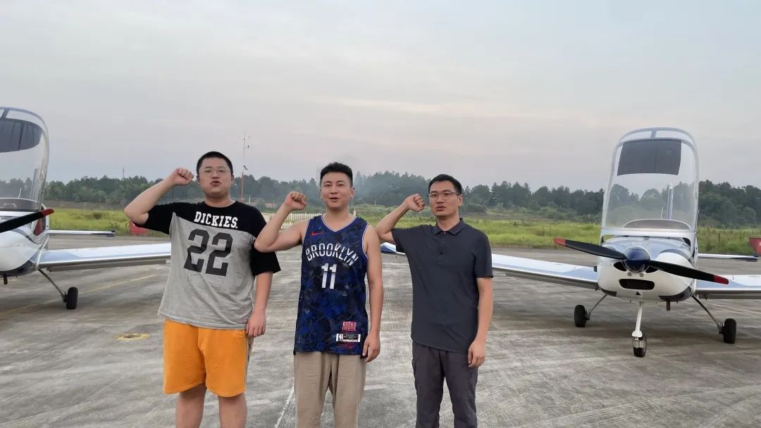 冲上云霄！湖南米兰网站_米兰(中国)通航学员成功单飞